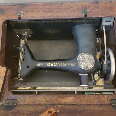 Singer Treadle Sewing Machine/Table & Sewing Accessories (B3-KD)