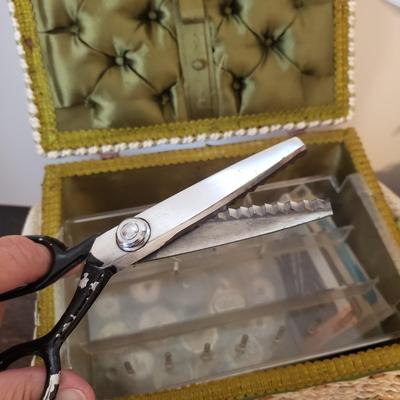 Singer Treadle Sewing Machine/Table & Sewing Accessories (B3-KD)
