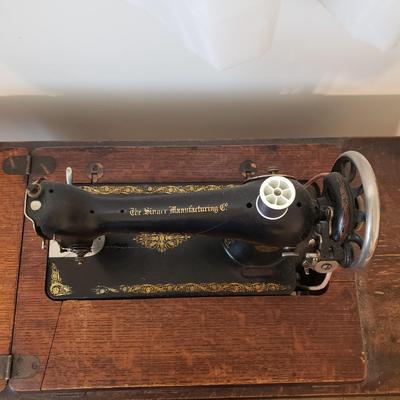 Singer Treadle Sewing Machine/Table & Sewing Accessories (B3-KD)