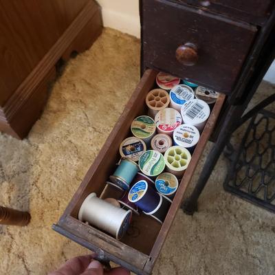 Singer Treadle Sewing Machine/Table & Sewing Accessories (B3-KD)
