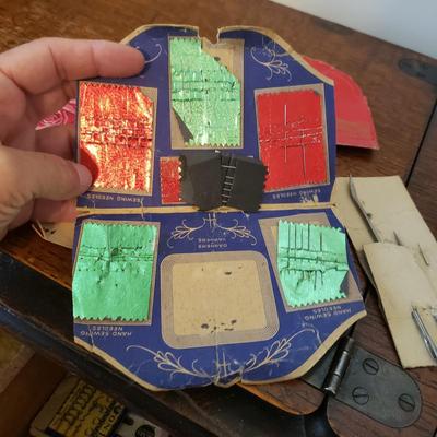 Singer Treadle Sewing Machine/Table & Sewing Accessories (B3-KD)