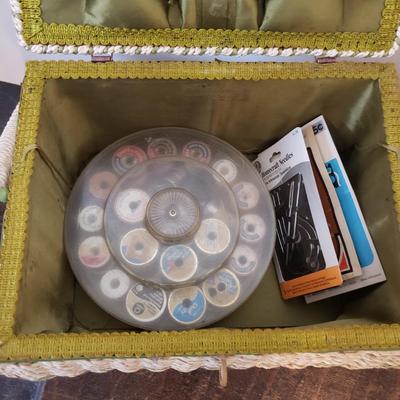 Singer Treadle Sewing Machine/Table & Sewing Accessories (B3-KD)