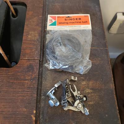 Singer Treadle Sewing Machine/Table & Sewing Accessories (B3-KD)
