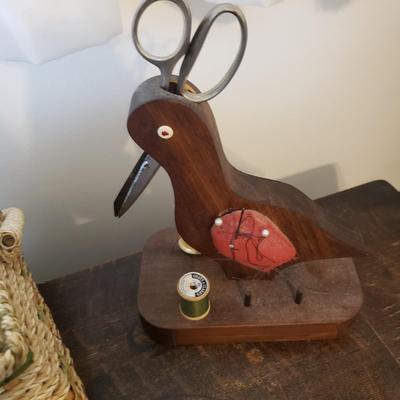 Singer Treadle Sewing Machine/Table & Sewing Accessories (B3-KD)