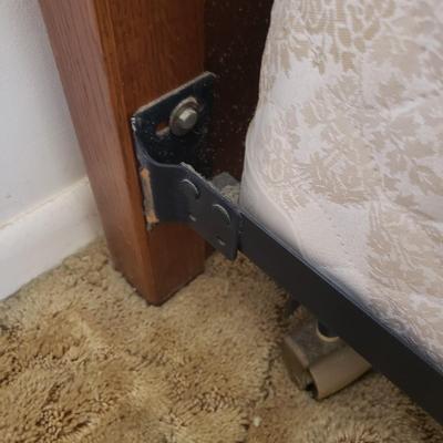 Kling Queen Bed Frame and Two Nightstands (B3-KD)