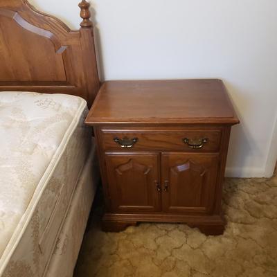 Kling Queen Bed Frame and Two Nightstands (B3-KD)