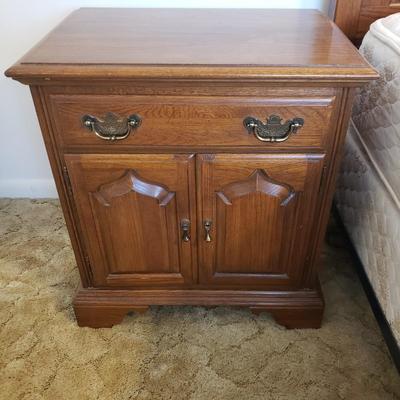 Kling Queen Bed Frame and Two Nightstands (B3-KD)