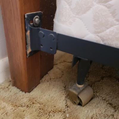 Kling Queen Bed Frame and Two Nightstands (B3-KD)