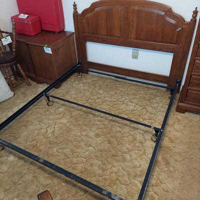 Kling Queen Bed Frame and Two Nightstands (B3-KD)