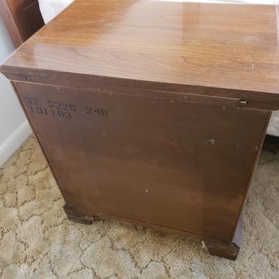 Kling Queen Bed Frame and Two Nightstands (B3-KD)
