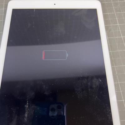 Sale Photo Thumbnail #2237: Locked. No password to open. A-1475 MODEL No Charger either. Parts 