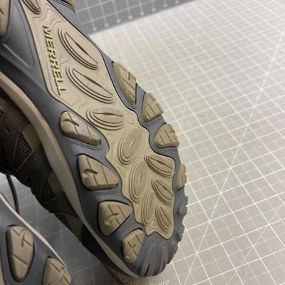 Sale Photo Thumbnail #2244: Very Lightly Used, once! . Very Good Condition. Men's Size 14