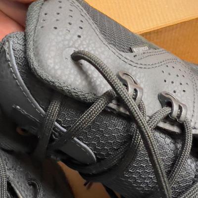 Sale Photo Thumbnail #2517: One of the Eyelet is MISSING!!! 