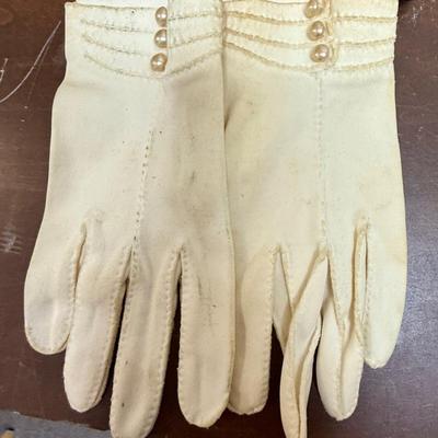 Sale Photo Thumbnail #533: In good condition, showing some wear, but otherwise intact.