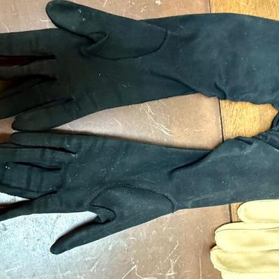 Sale Photo Thumbnail #537: In good condition, showing some wear, but otherwise intact.