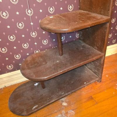 Side shelf