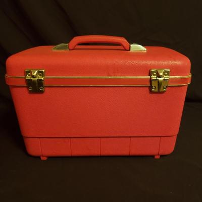 Forecast Travel Suitcase and Cosmetic Case from Sears (B3-KD)