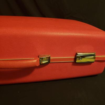 Forecast Travel Suitcase and Cosmetic Case from Sears (B3-KD)
