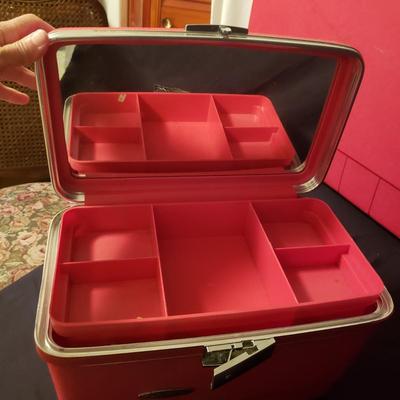Forecast Travel Suitcase and Cosmetic Case from Sears (B3-KD)