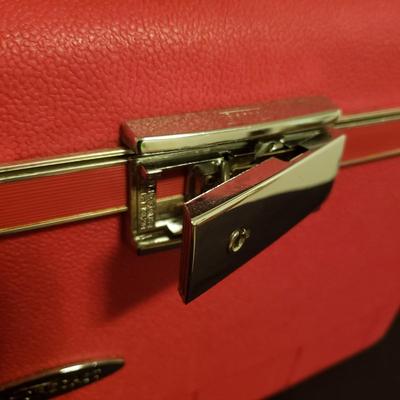 Forecast Travel Suitcase and Cosmetic Case from Sears (B3-KD)