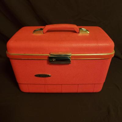 Forecast Travel Suitcase and Cosmetic Case from Sears (B3-KD)