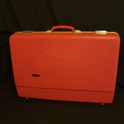 Forecast Travel Suitcase and Cosmetic Case from Sears (B3-KD)