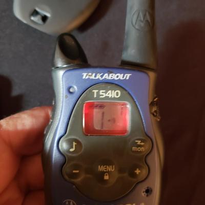Motorola Talkabout Walkie Talkies and Uniden Bearcat Scanner (B3-KD)