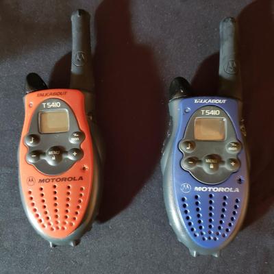 Motorola Talkabout Walkie Talkies and Uniden Bearcat Scanner (B3-KD)