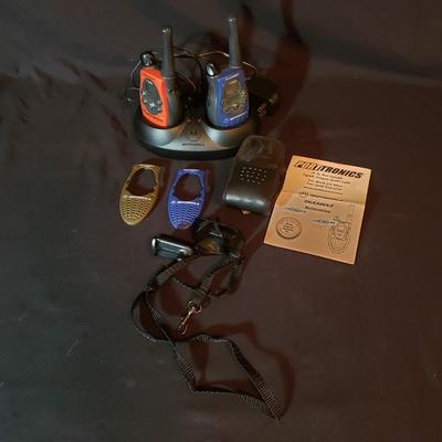 Motorola Talkabout Walkie Talkies and Uniden Bearcat Scanner (B3-KD)