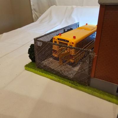 O Gauge School Bus Maintenance Garage & More (T2-JS)