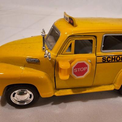 O Gauge School Bus Maintenance Garage & More (T2-JS)