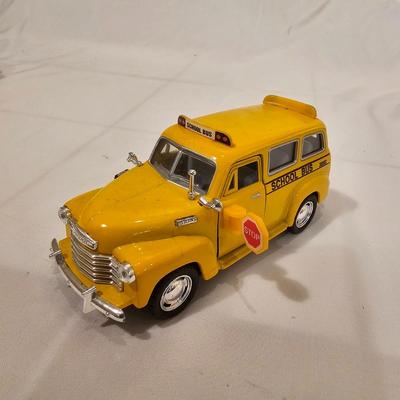 O Gauge School Bus Maintenance Garage & More (T2-JS)