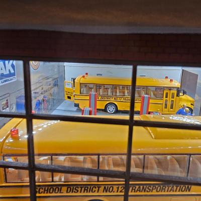 O Gauge School Bus Maintenance Garage & More (T2-JS)