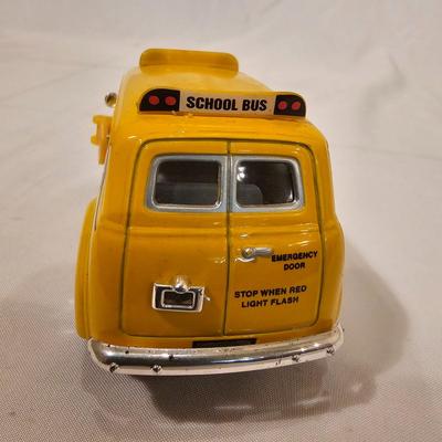 O Gauge School Bus Maintenance Garage & More (T2-JS)