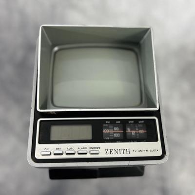 Lot 24: Vintage Zenith Television – Classic Retro Console TV