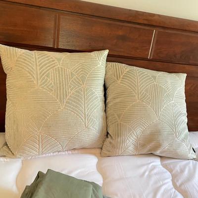 Casa Decor Down Pillows & Queen Bedding (P-SS)