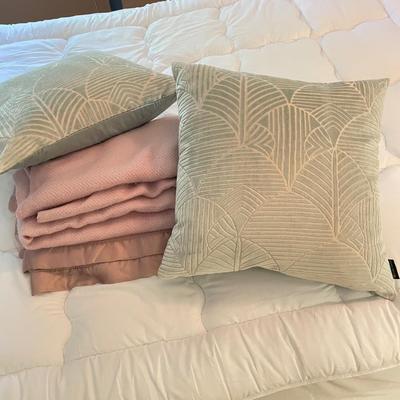 Casa Decor Down Pillows & Queen Bedding (P-SS)