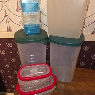 Storage containers