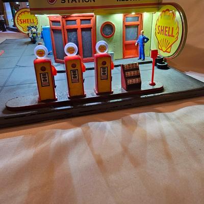 Two lighted/Animated Service Stations & More (T2-JS)