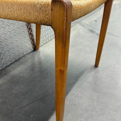 Lot 29: Mid-Century Modern Dining Table with 6 Wicker Chairs & 2 Leaf Extensions – Vintage Wood Set