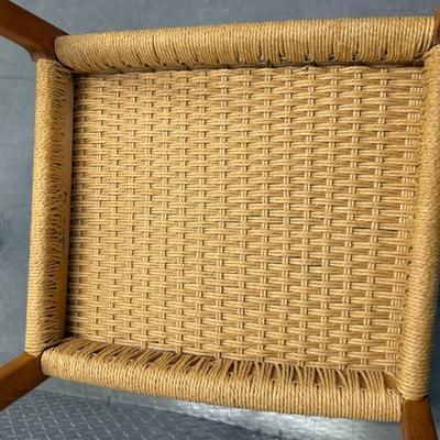 Lot 29: Mid-Century Modern Dining Table with 6 Wicker Chairs & 2 Leaf Extensions – Vintage Wood Set
