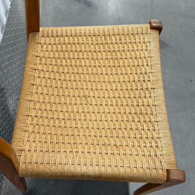Lot 29: Mid-Century Modern Dining Table with 6 Wicker Chairs & 2 Leaf Extensions – Vintage Wood Set