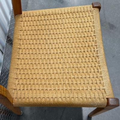 Lot 29: Mid-Century Modern Dining Table with 6 Wicker Chairs & 2 Leaf Extensions – Vintage Wood Set