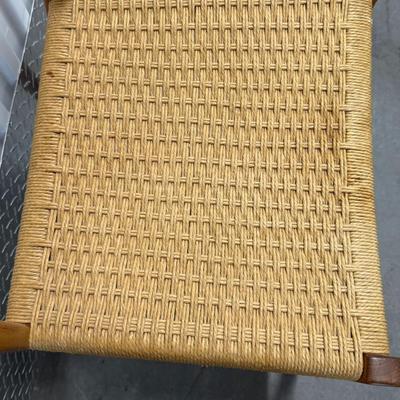 Lot 29: Mid-Century Modern Dining Table with 6 Wicker Chairs & 2 Leaf Extensions – Vintage Wood Set