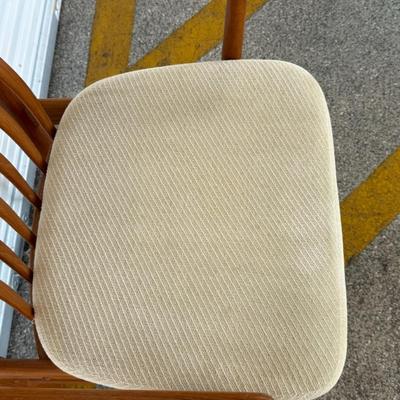Lot 31: Mid-Century Modern Dining Table with 6 Chairs – White Cushions, Vintage Wood Set