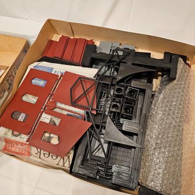 Roundhouse & Engine House Kits (T2-JS)