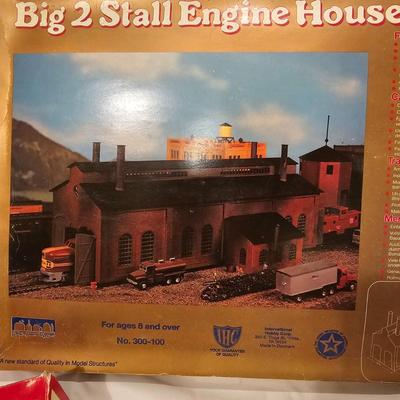Roundhouse & Engine House Kits (T2-JS)