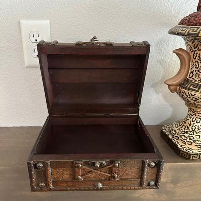 DECORATIVE BOX, LARGE VASE AND WINE CORK SPHERE