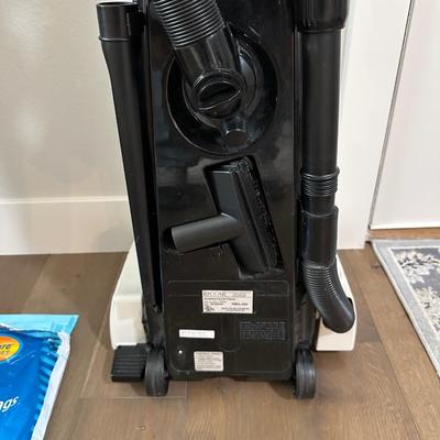 RICCAR VACUUM WITH EXTRA BAGS