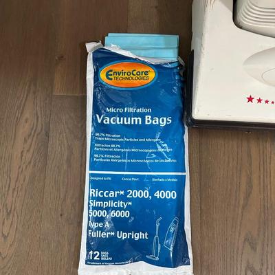 RICCAR VACUUM WITH EXTRA BAGS